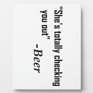 "Ze controleert je helemaal uit" - Bier Fotoplaat