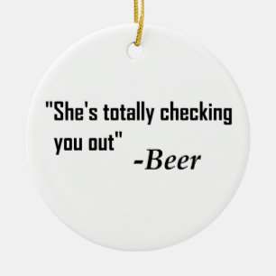 "Ze controleert je helemaal uit" - Bier Keramisch Ornament