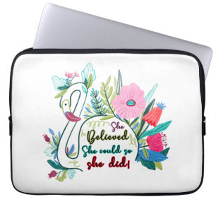 Ze dacht dat ze het kon, dus deed ze zwoegen met e laptop sleeve