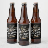 Ze dacht dat ze het kon, dus ze deed Afstuderen Bier Etiket (Flessen)