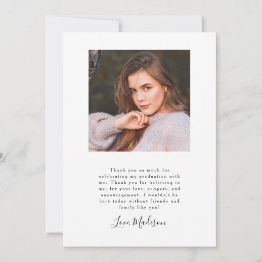 Ze deed de aankondiging van het Afstuderen van de (Achterkant)