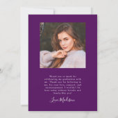 Ze deed de aankondiging van het Afstuderen van het (Achterkant)