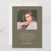 Ze deed de aankondiging van het Afstuderen van Oli (Achterkant)