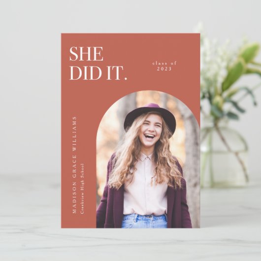 Ze deed de Oranje aankondiging van het Afstuderen  (Staand voorkant)