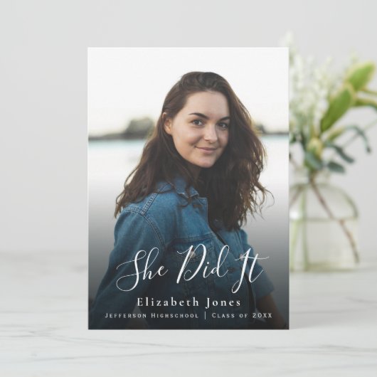 Ze deed het Afstuderen Foto-uitnodiging Aankondiging (Staand voorkant)