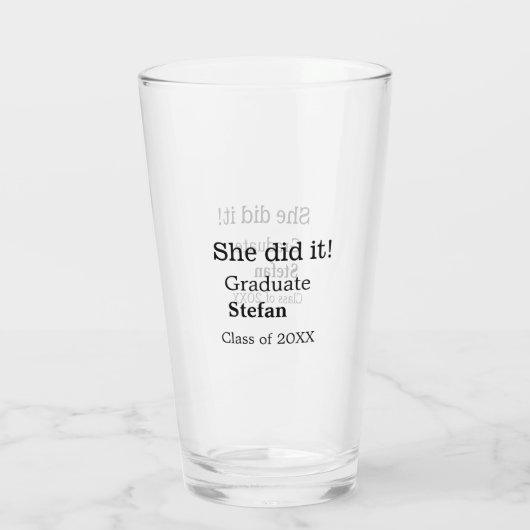 Ze deed het afstuderen naamklasse van 20XX tekst t Glas (Achterkant)