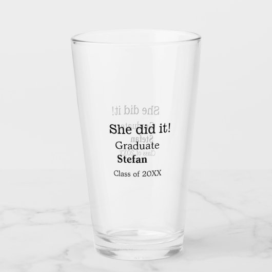 Ze deed het afstuderen naamklasse van 20XX tekst t Glas (Voorkant)