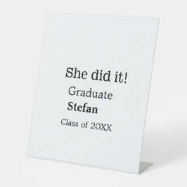 Ze deed het afstuderen naamklasse van 20XX tekst t Reclamebord Met Voetstuk