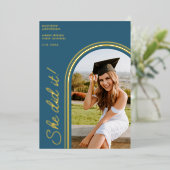 Ze deed het Blue Modern Arch Photo Afstuderen Folie Uitnodiging (Staand Voorkant)