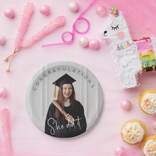 Ze deed het, foto, gefeliciteerd met de afstuderen papieren bordje (Feest)