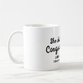 Ze deed het gefeliciteerd afstuderen voeg student koffiemok (Links)