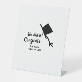 Ze deed het gefeliciteerd afstuderen voeg student  reclamebord met voetstuk