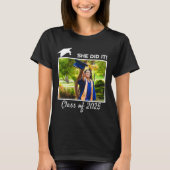 Ze deed het Klasse van 2025 Congrats Afstuderen Fo T-shirt (Voorkant)