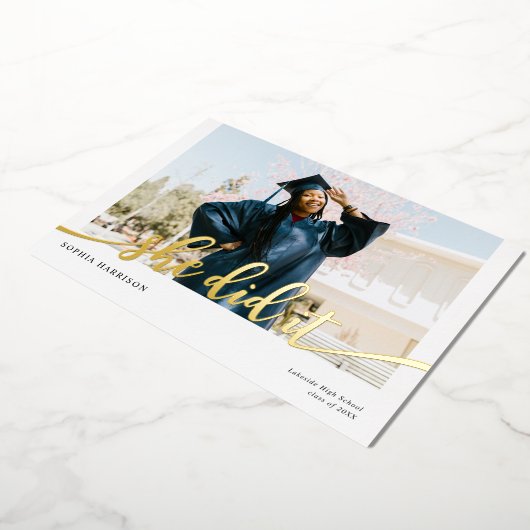 Ze deed het Modern Photo Afstuderen Folie Uitnodiging (Gedraaid)