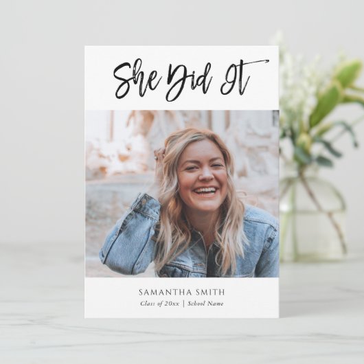 Ze deed het Moderne Afstuderen voor kalligrafie Aankondiging (Staand voorkant)