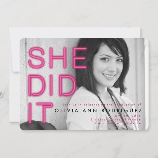 Ze deed het Neon Light Graduation Party Invitation Kaart (Voorkant)