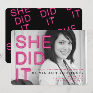 Ze deed het Neon Light Graduation Party-uitnodigin Kaart