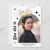 Ze deed het op uitnodiging voor een fotoafstudeerf (Voorkant)