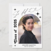 Ze deed het op uitnodiging voor een fotoafstudeerf (Voorkant)