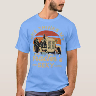 Ze denkt dat de Boerderij van Farmer Far van mijn T-shirt