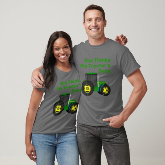 Ze denkt dat mijn tractor sexy grappig is t-shirt (Unisex)