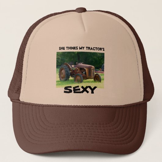 Ze denkt dat mijn tractor Sexy is. Pet van Trucker (Voorkant)