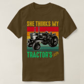 Ze denkt dat mijn tractor sey Funny Farmer Farming T-shirt (Design voorkant)