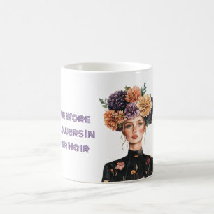 Ze droeg bloemen in haar haar koffiemok