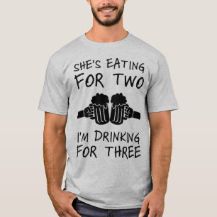 Ze eet voor twee, ik drink voor drie t-shirt