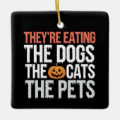 Ze eten de honden, de katten en de huisdieren Hall Keramisch Ornament (Voorkant)