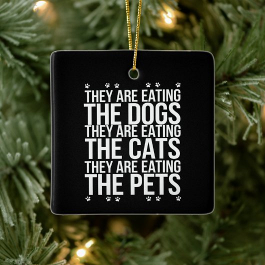 Ze eten de honden, de katten en de huisdieren Trum Keramisch Ornament (Boom)