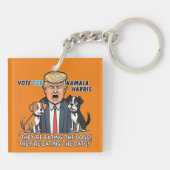 Ze eten de honden Grappig Trump Kamala 2024 Sleutelhanger (Achterkant)