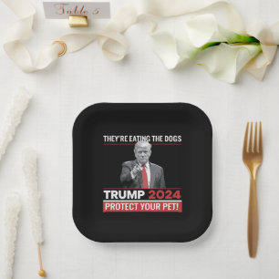 Ze Eten De Honden Trump 2024 Debat  Papieren Bordje