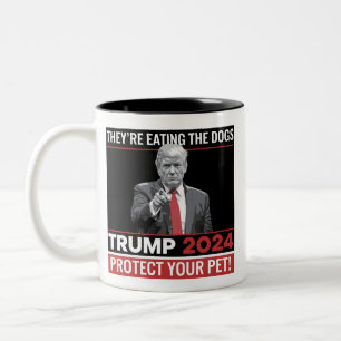 Ze eten de honden Trump 2024 debat Tweekleurige Koffiemok
