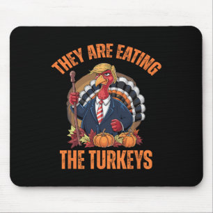 Ze eten de kalkoen Grappige Trump Thanksgiving Muismat