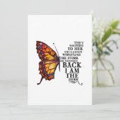 Ze fluisterden haar dat je de storm niet kunt door kaart (Staand voorkant)