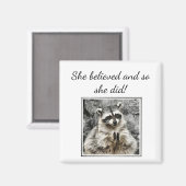 "Ze geloofde" Clapping Raccoon Fun Smoedigheid Magneet (Voorkant / Achterkant)