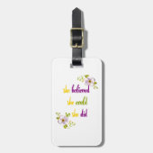 Ze geloofde dat ze dat kon, dus ze citeerde bagagelabel (Voorkant verticaal)