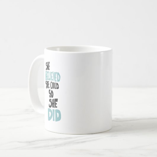 Ze geloofde dat ze dat kon, dus ze citeerde koffiemok (Voorkant links)