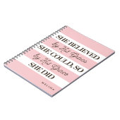 Ze geloofde dat ze door zijn genade gepersonalisee notitieboek (Linkerzijde)