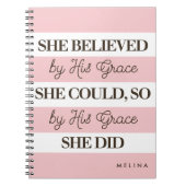 Ze geloofde dat ze door zijn genade gepersonalisee notitieboek (Voorkant)