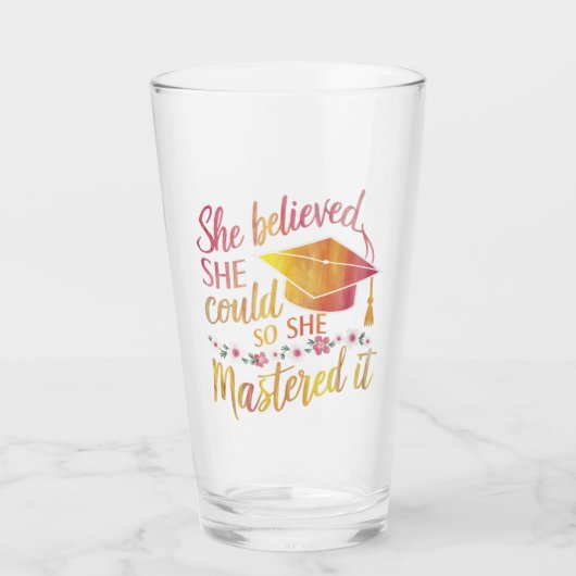 Ze geloofde dat ze het kon dus behaalde ze het met glas (Voorkant)