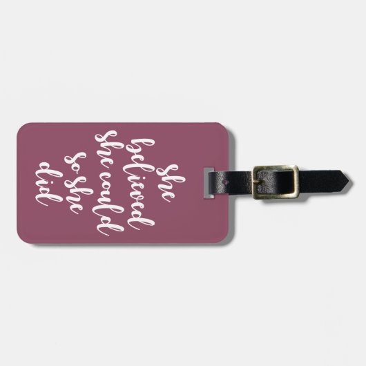 Ze geloofde dat ze het kon, dus ze citeerde, Paars Bagagelabel (Voorkant horizontaal)