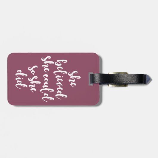 Ze geloofde dat ze het kon, dus ze citeerde, Paars Bagagelabel (Achterkant horizontaal)