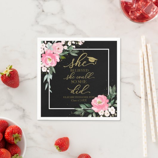 Ze geloofde dat ze het kon, dus ze deed Afstudeerd Servet (Insitu)