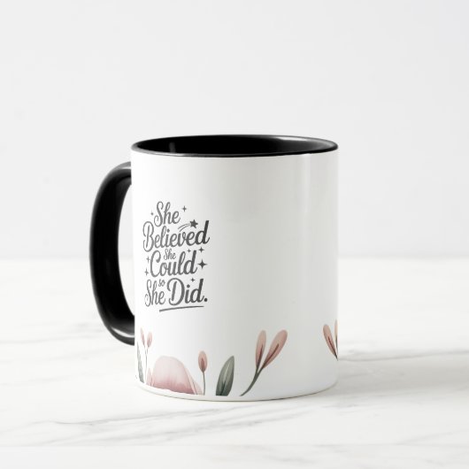 Ze geloofde dat ze het kon | Inspirerend Afstudere Mok (Voorkant links)