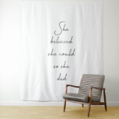 Ze geloofde dat ze het kon Inspirerende quote Wandkleed (In situ)