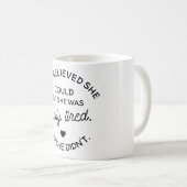 Ze geloofde dat ze het kon, maar ze was echt moe koffiemok (Voorkant rechts)