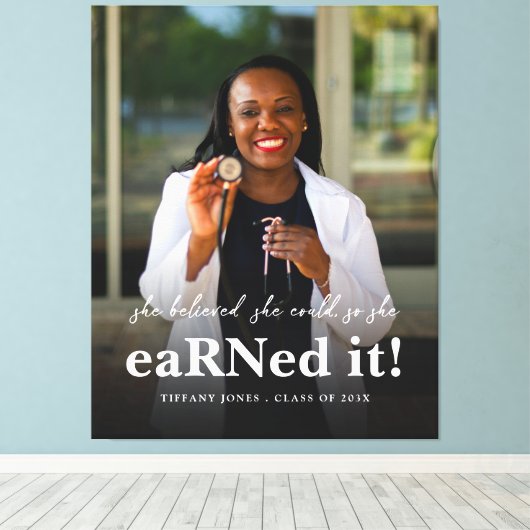 Ze geloofde dat ze het Nurse Photo-Afstuderen kon  Canvas Afdruk (Insitu (Houten vloer))