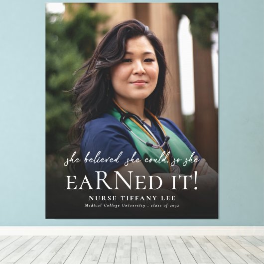 Ze geloofde dat ze het Nurse Photo-Afstuderen kon Canvas Afdruk (Insitu (Houten vloer))